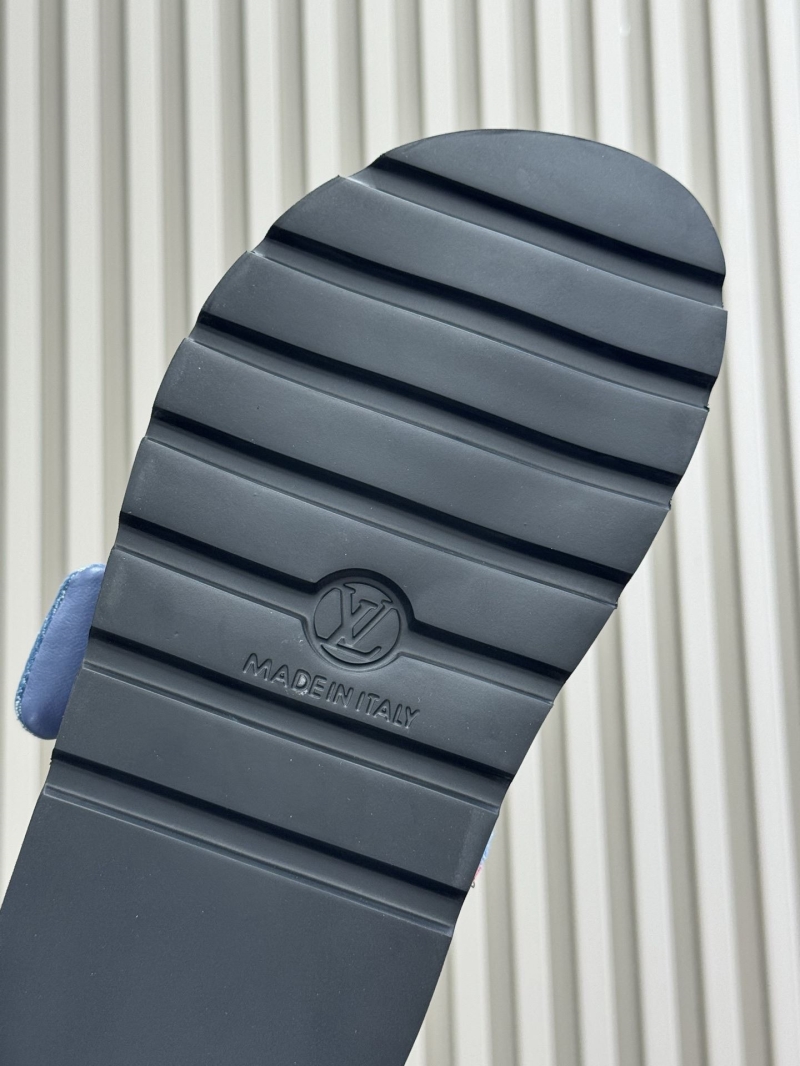 l0vis Vvtt0n slippers